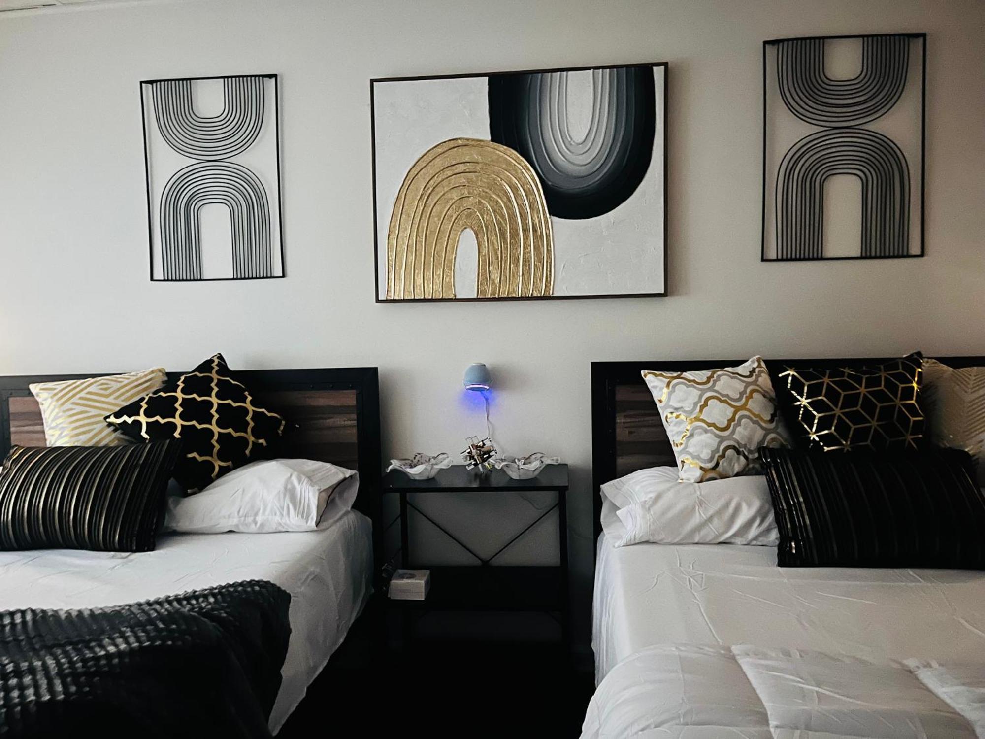 Stylish Cozy Quiet Family Retreat And Romantic Getaway Sleeps Up To 7 With Fast Wifi, Free Parking, Work Station, Alexa Enabled, Fenced In Backyard For Pets Grill Party Patio, Porch, Beach, Canal, Stadium,Boardwalk Restaurants, And Much More! 大西洋城 外观 照片
