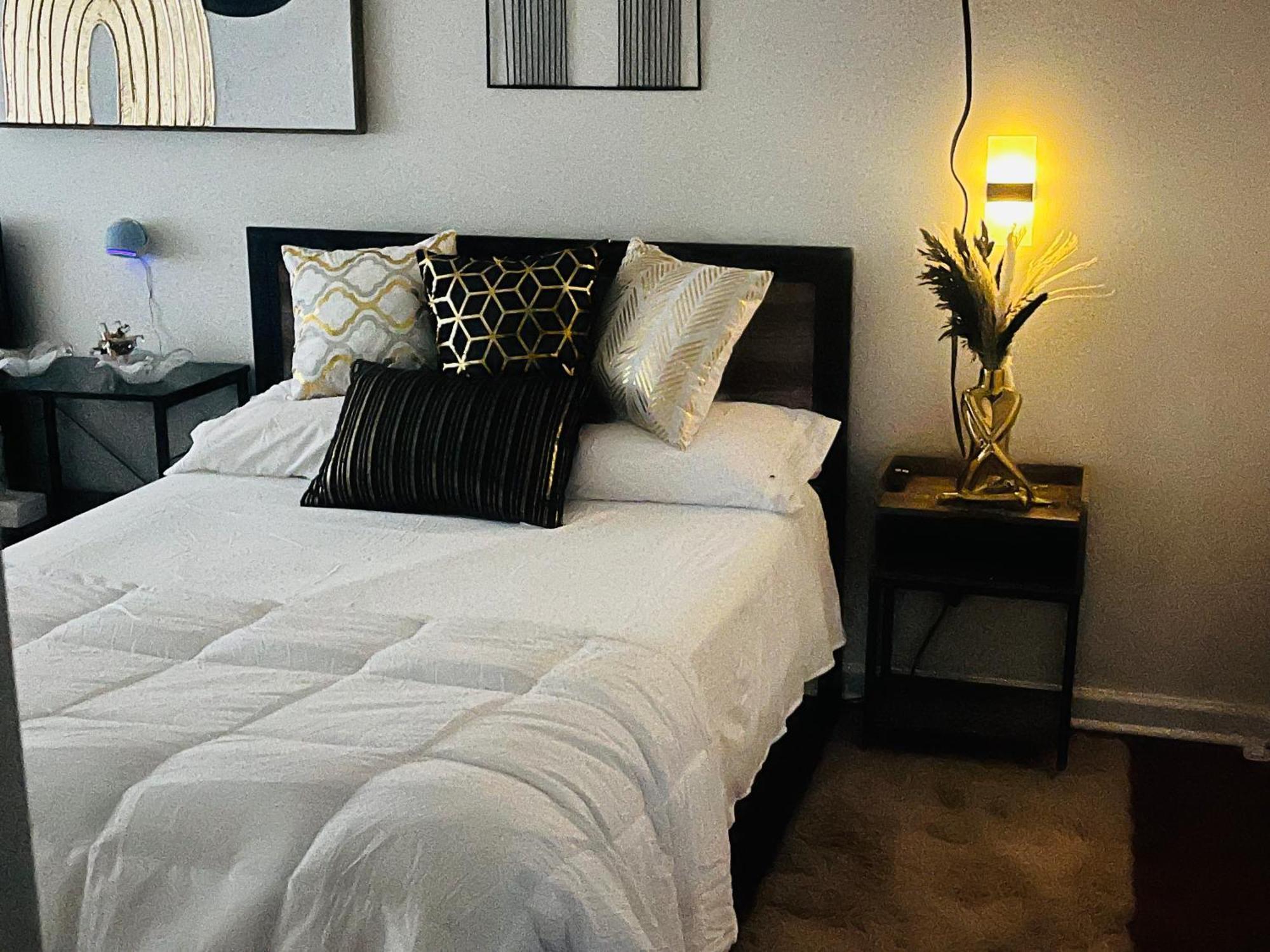 Stylish Cozy Quiet Family Retreat And Romantic Getaway Sleeps Up To 7 With Fast Wifi, Free Parking, Work Station, Alexa Enabled, Fenced In Backyard For Pets Grill Party Patio, Porch, Beach, Canal, Stadium,Boardwalk Restaurants, And Much More! 大西洋城 外观 照片