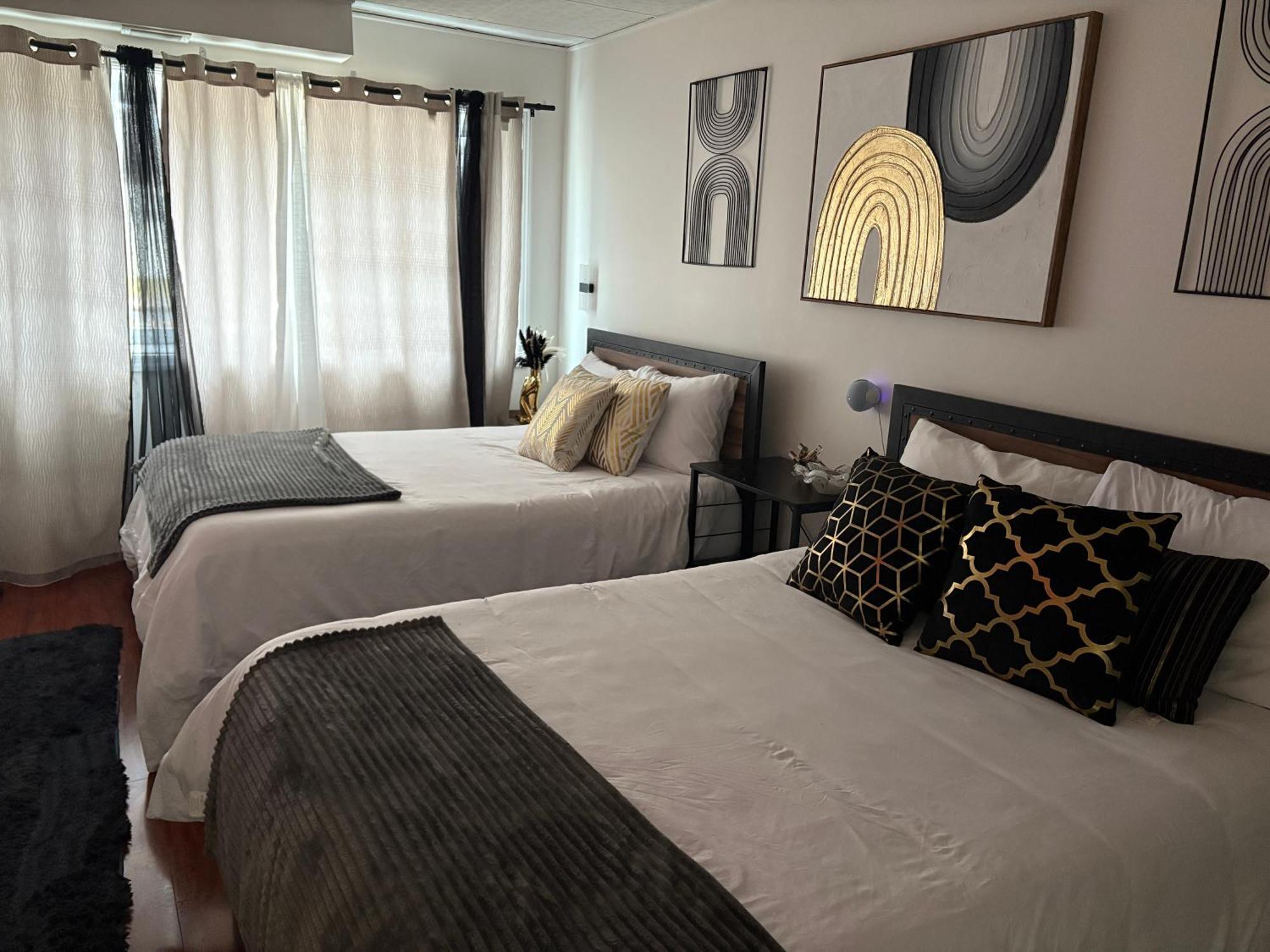 Stylish Cozy Quiet Family Retreat And Romantic Getaway Sleeps Up To 7 With Fast Wifi, Free Parking, Work Station, Alexa Enabled, Fenced In Backyard For Pets Grill Party Patio, Porch, Beach, Canal, Stadium,Boardwalk Restaurants, And Much More! 大西洋城 外观 照片