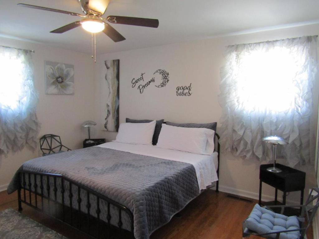 Stylish Cozy Quiet Family Retreat And Romantic Getaway Sleeps Up To 7 With Fast Wifi, Free Parking, Work Station, Alexa Enabled, Fenced In Backyard For Pets Grill Party Patio, Porch, Beach, Canal, Stadium,Boardwalk Restaurants, And Much More! 大西洋城 外观 照片